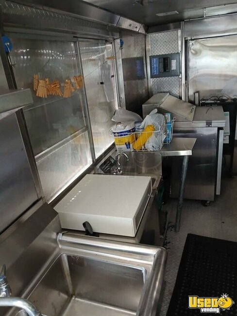 Gallery image 3 – 1984 Ford Econoline Step Van All-Purpose Food Truck