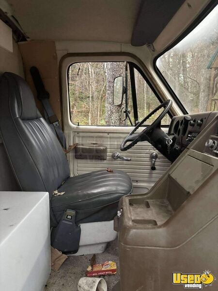 Gallery image 3 – 1986 GMC Vandura 13.5ft All-Purpose Food Truck – Ansul Fire Suppression