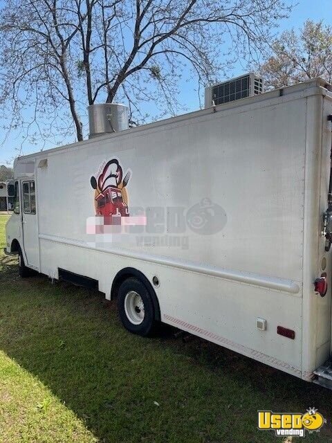 Gallery image 2 – 1989 Chevrolet P Series Van All-Purpose Food Truck – 2022 Kitchen