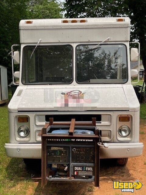 Gallery image 3 – 1989 Chevrolet P Series Van All-Purpose Food Truck – 2022 Kitchen