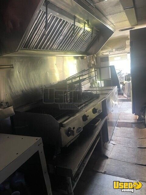 Gallery image 5 – 1989 Chevrolet P Series Van All-Purpose Food Truck – 2022 Kitchen