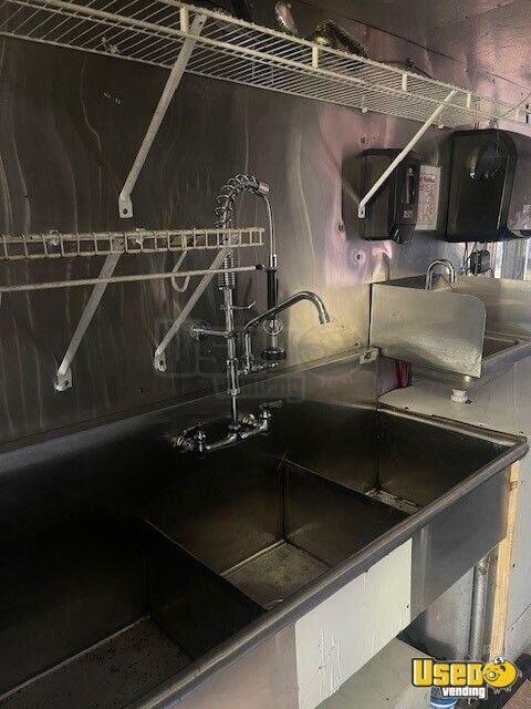 Gallery image 7 – 1989 Chevrolet P Series Van All-Purpose Food Truck – 2022 Kitchen