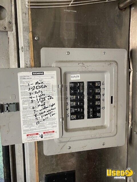 Gallery image 8 – 1989 Chevrolet P Series Van All-Purpose Food Truck – 2022 Kitchen