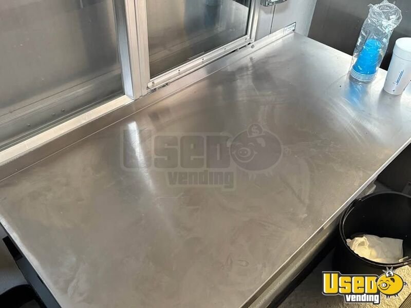 Gallery image 7 – 2001 Freightliner Ice Cream & Soft Serve Concession Truck