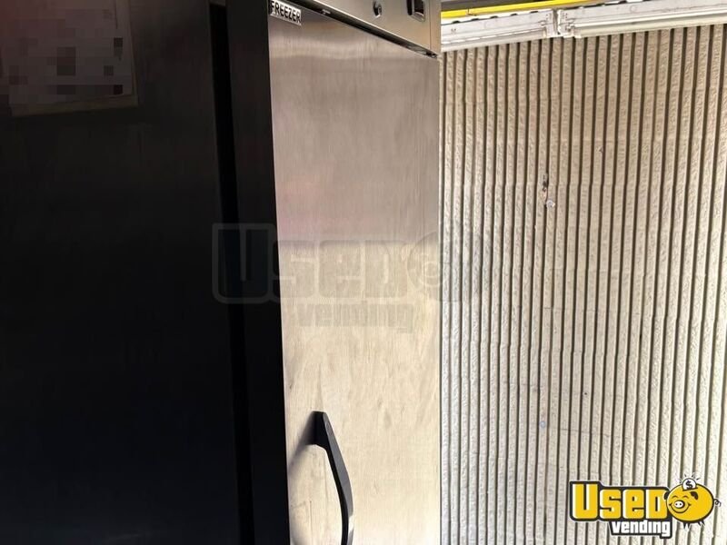 Gallery image 4 – 2001 Freightliner Ice Cream & Soft Serve Concession Truck