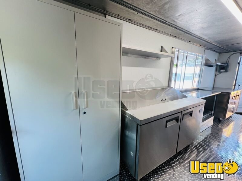 Gallery image 5 – 2005 Workhorse P42 25ft Food Truck New Kitchen