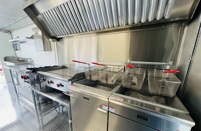 Gallery image 4 – 2005 Workhorse P42 25ft Food Truck New Kitchen