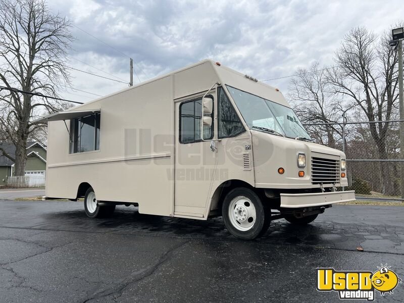 2005 Workhorse P42 25ft Food Truck New Kitchen