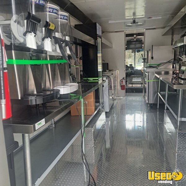 Gallery image 6 – 2014 Ford F59 29ft Soft Serve Ice Cream & Slushie Truck