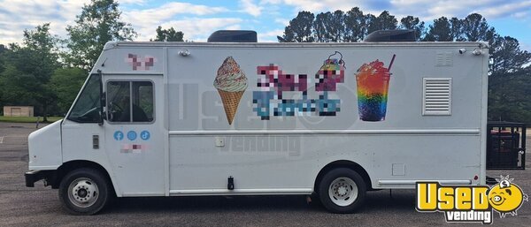 Gallery image 4 – 2014 Ford F59 29ft Soft Serve Ice Cream & Slushie Truck