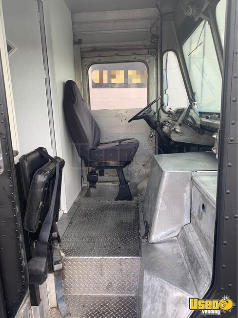 Gallery image 7 – 1987 Chevrolet All-Purpose Food Truck – Pro Fire Suppression, New Transmission