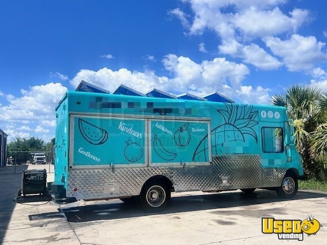 Gallery image 2 – 1990 GMC 26ft Step Van All-Purpose Food Truck – Movie Catering Conversion, New Trans