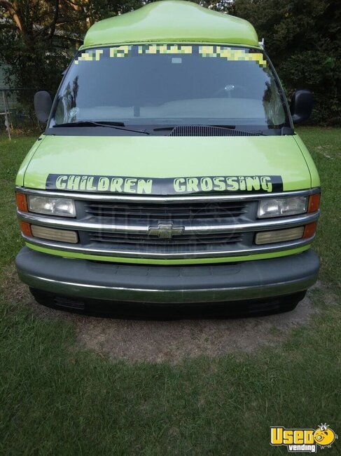 Gallery image 2 – 2000 Chevrolet Express Ice Cream Truck – Eye-Catching Gulf Coast Unit