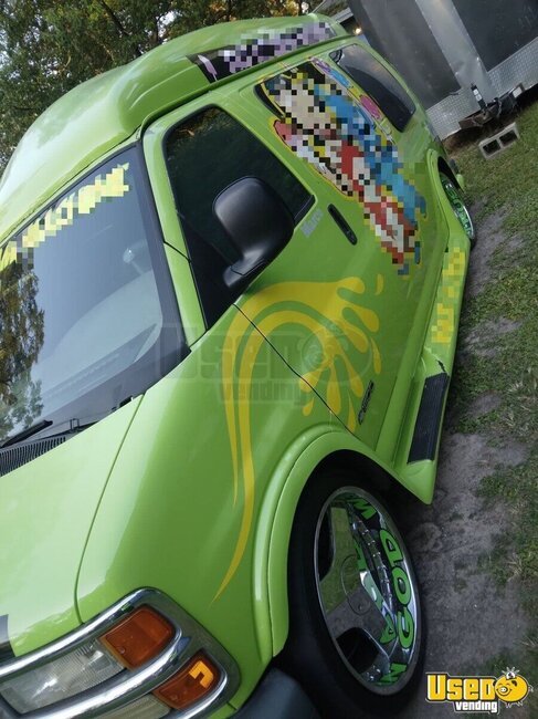 Gallery image 4 – 2000 Chevrolet Express Ice Cream Truck – Eye-Catching Gulf Coast Unit